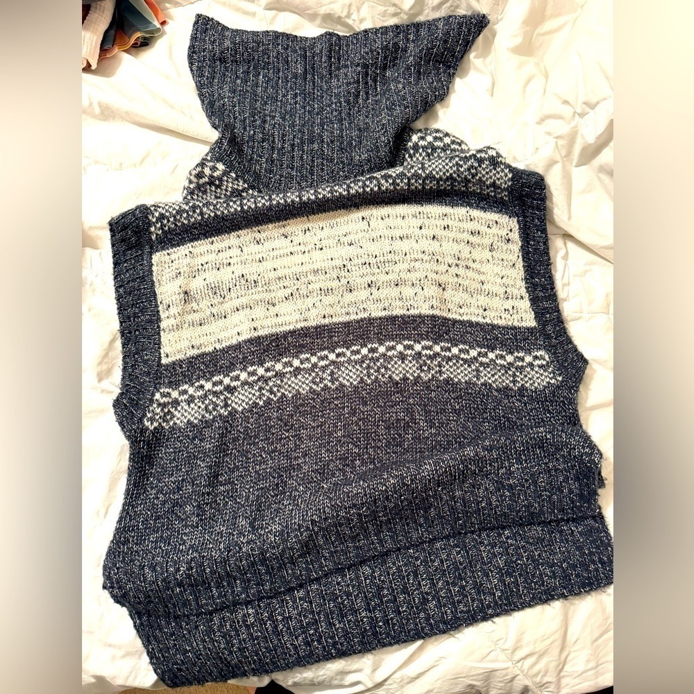 BCBGMaxAzria Sweater - Picture 1 of 9